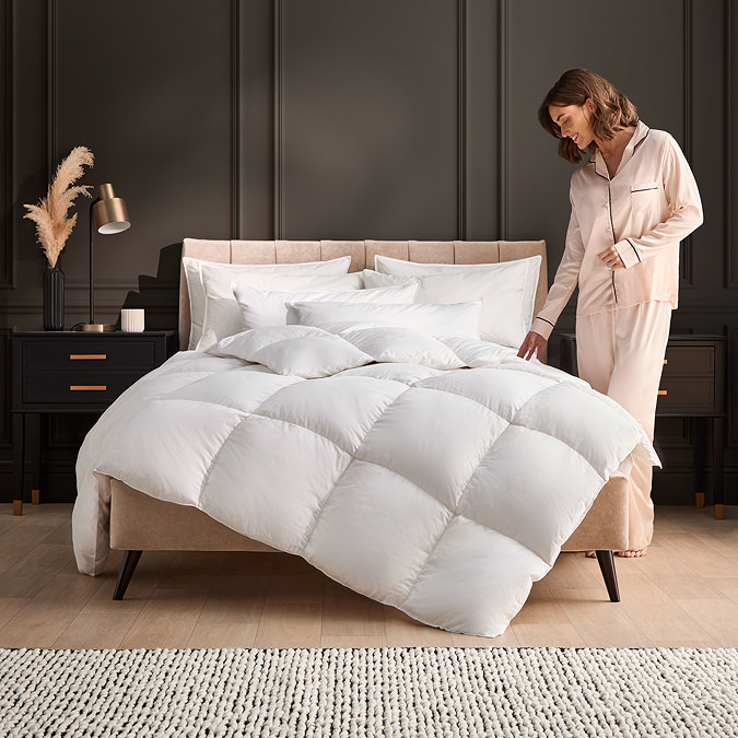 Hungarian Goose feather and down duvet image 5