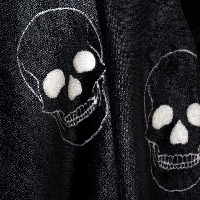 skulls throw image