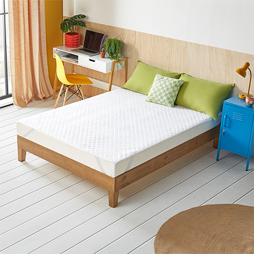 Snug Get Fresh Mattress Protector lifestyle image 2