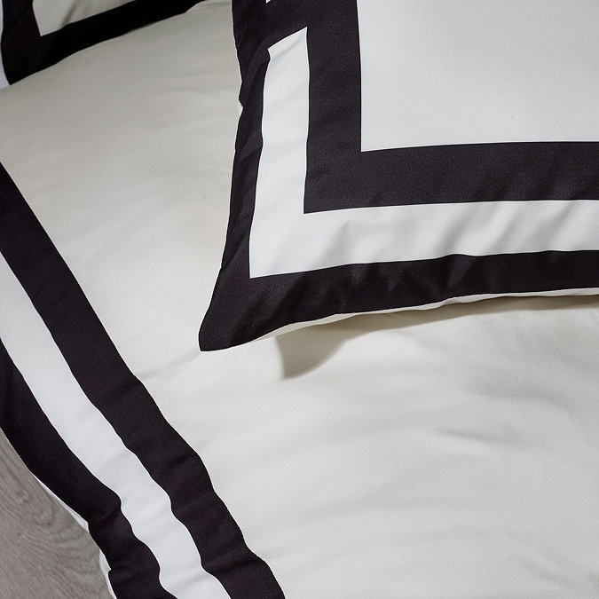 so soft mono panel duvet cover set in black close up image 4