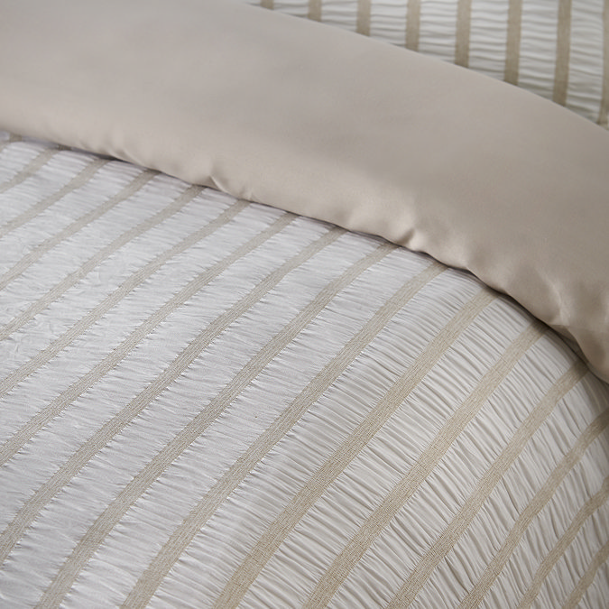 So soft seersucker stripe natural duvet cover set close up image 4