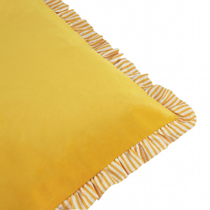 solene cushion yellow close up image 4