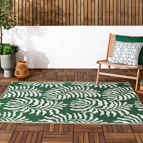 Tocorico outdoor rug in green and white on the floor image 1