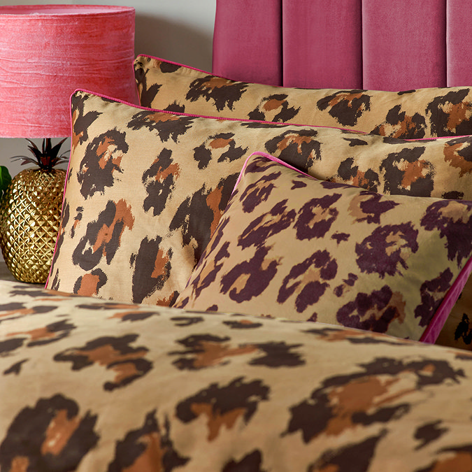 True leopard duvet cover set close up on bed image 3