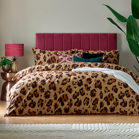 True leopard duvet cover set on bed image 1