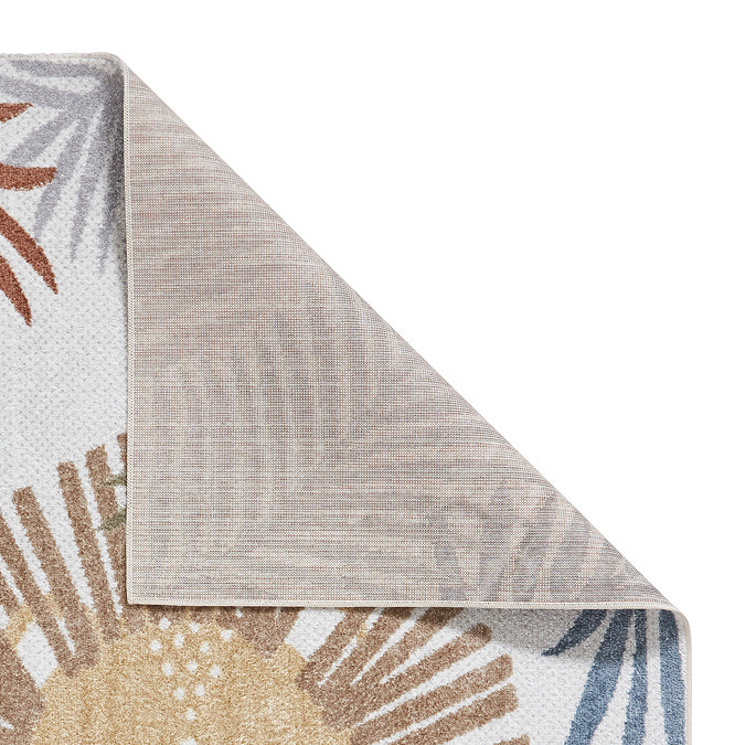 Kids lion rug close up image 3