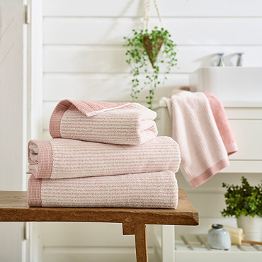 Willow Weave Towel in pink image